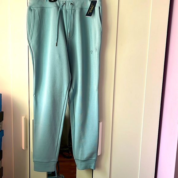 Polo Ralph LaurenDouble Knit Joggers
Blue Note, Medium Size..brand new - Picture 2 of 8
